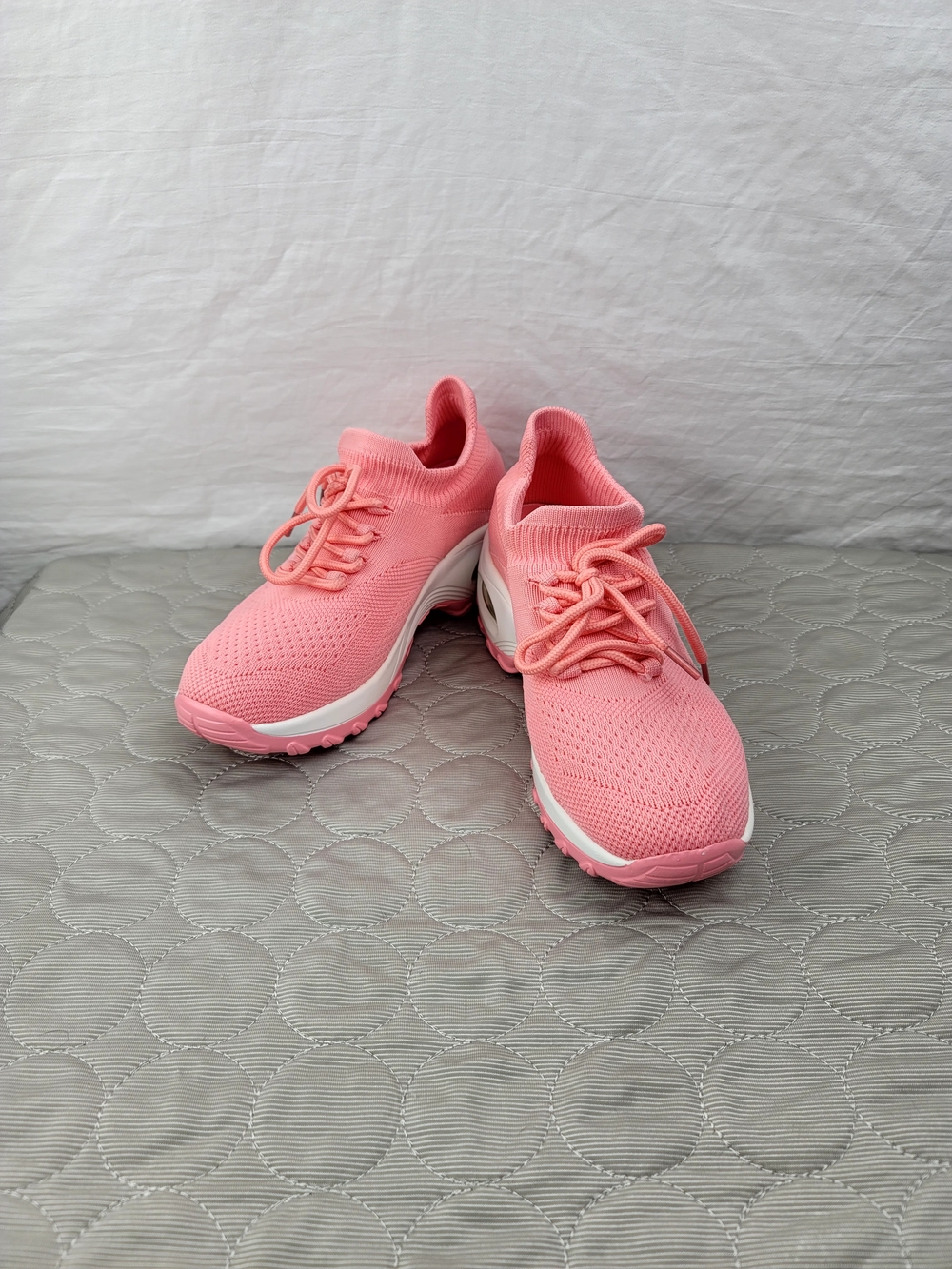 Lightweight Women’s Pink Knit Running Sneakers